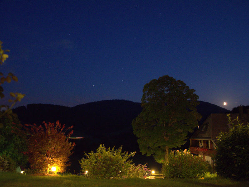 Der Landgasthof Bergblick in Bernau bei Nacht